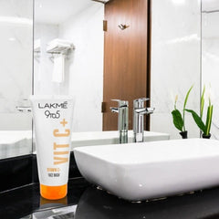 LAKMÉ 9To5 Vitamin C Facewash With Microcrystalline Beads For Refreshed & Glowing Skin