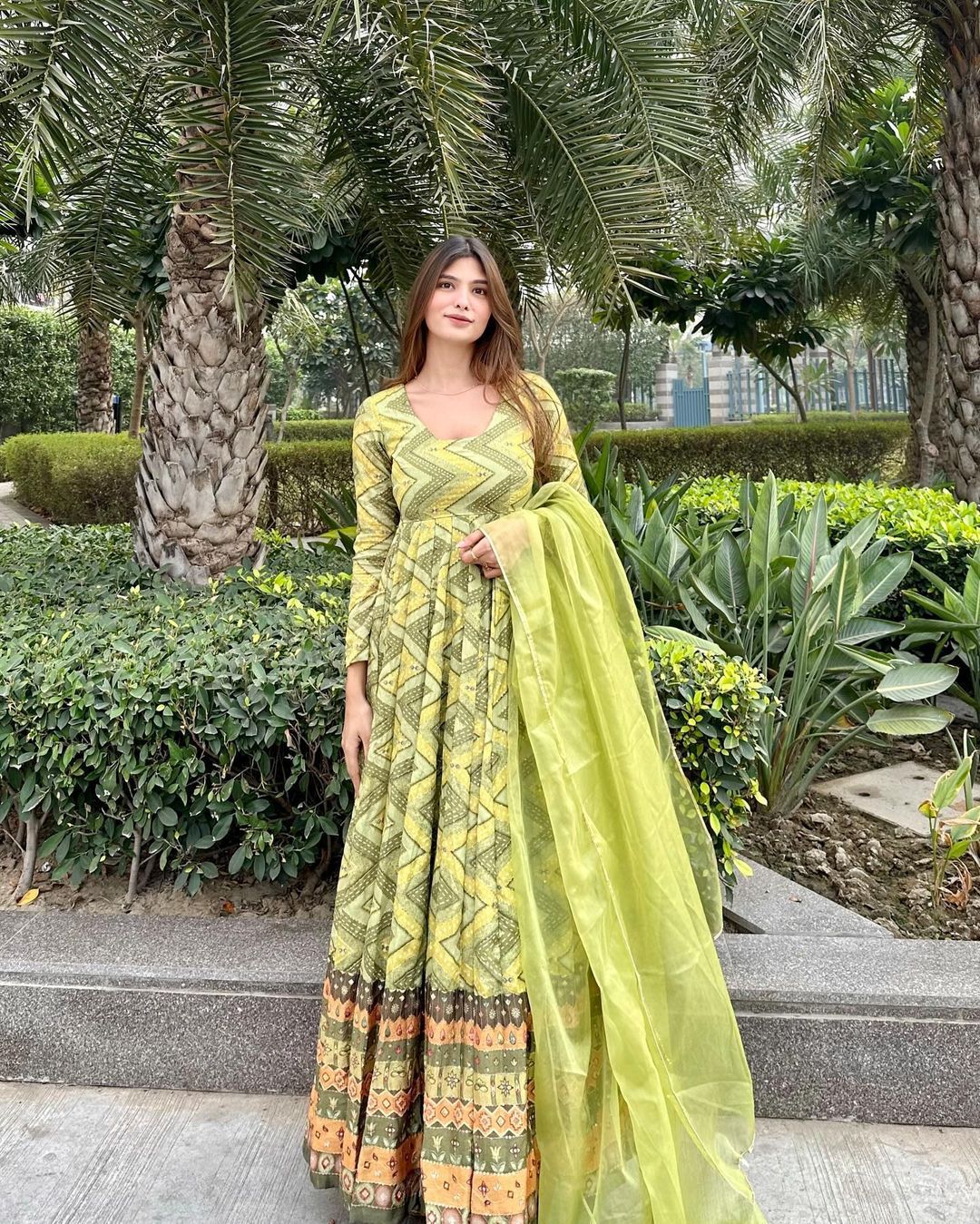 Bollywood Indian Pakistani Ethnic Party Wear Soft Pure Chinnon Slik Green Silk Zigzag Organza Dupatta Dress